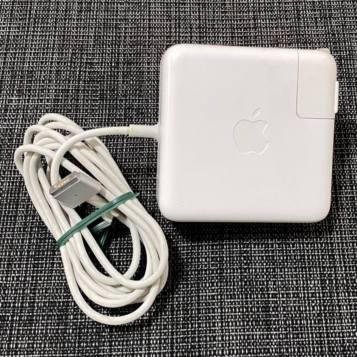 【動作品☆】Apple 純正 60W MagSafe 2 Power Adapter A1435 MacBook ACアダプター_画像1