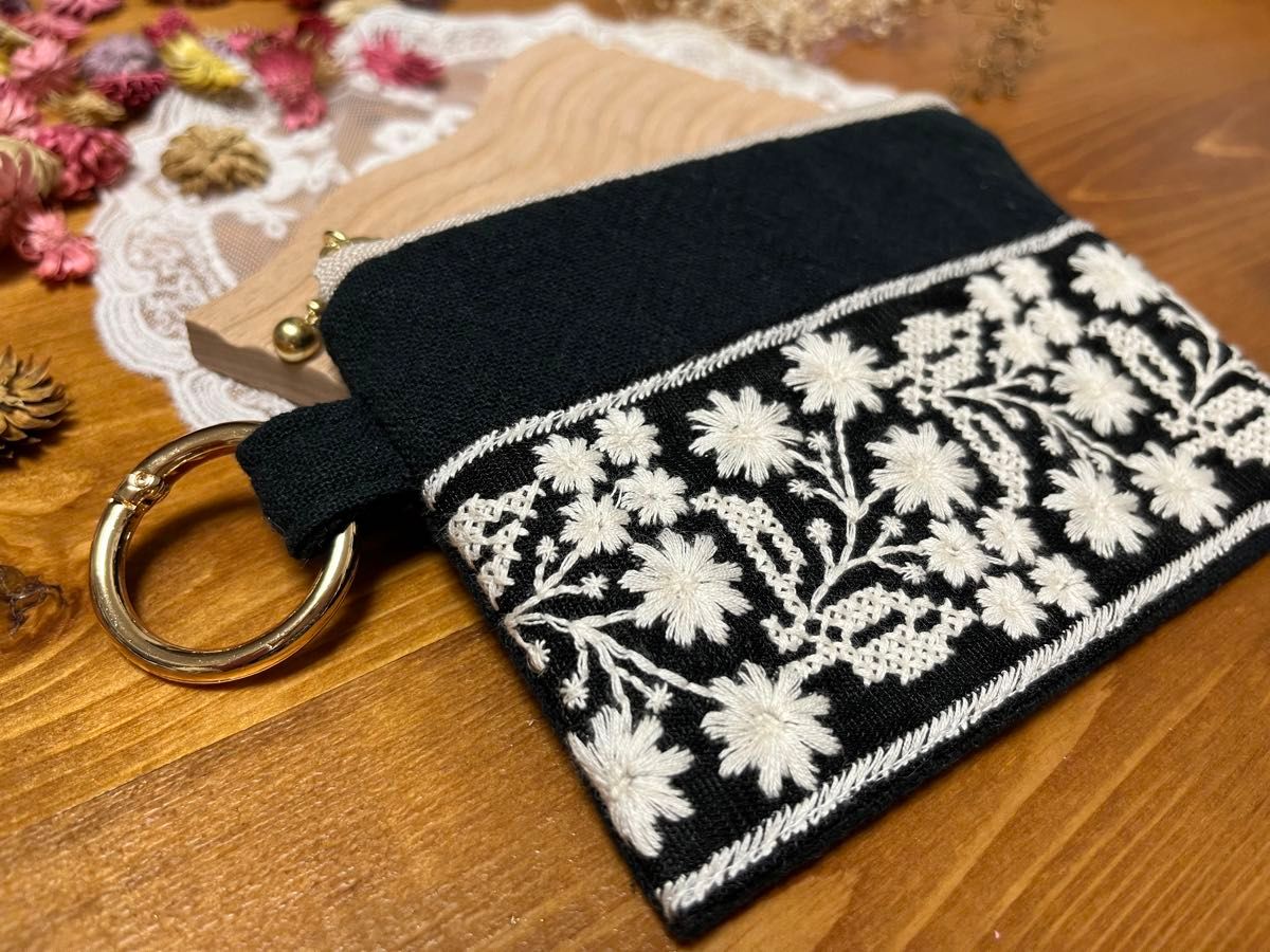 ハンドメイド　刺繍リボンポーチ① 