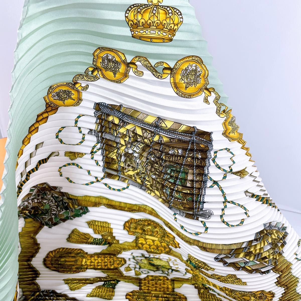 HERMES エルメス プリーツスカーフ タンブールの太鼓 LES HERMES エルメス プリーツスカーフ タンブールの太鼓 LES