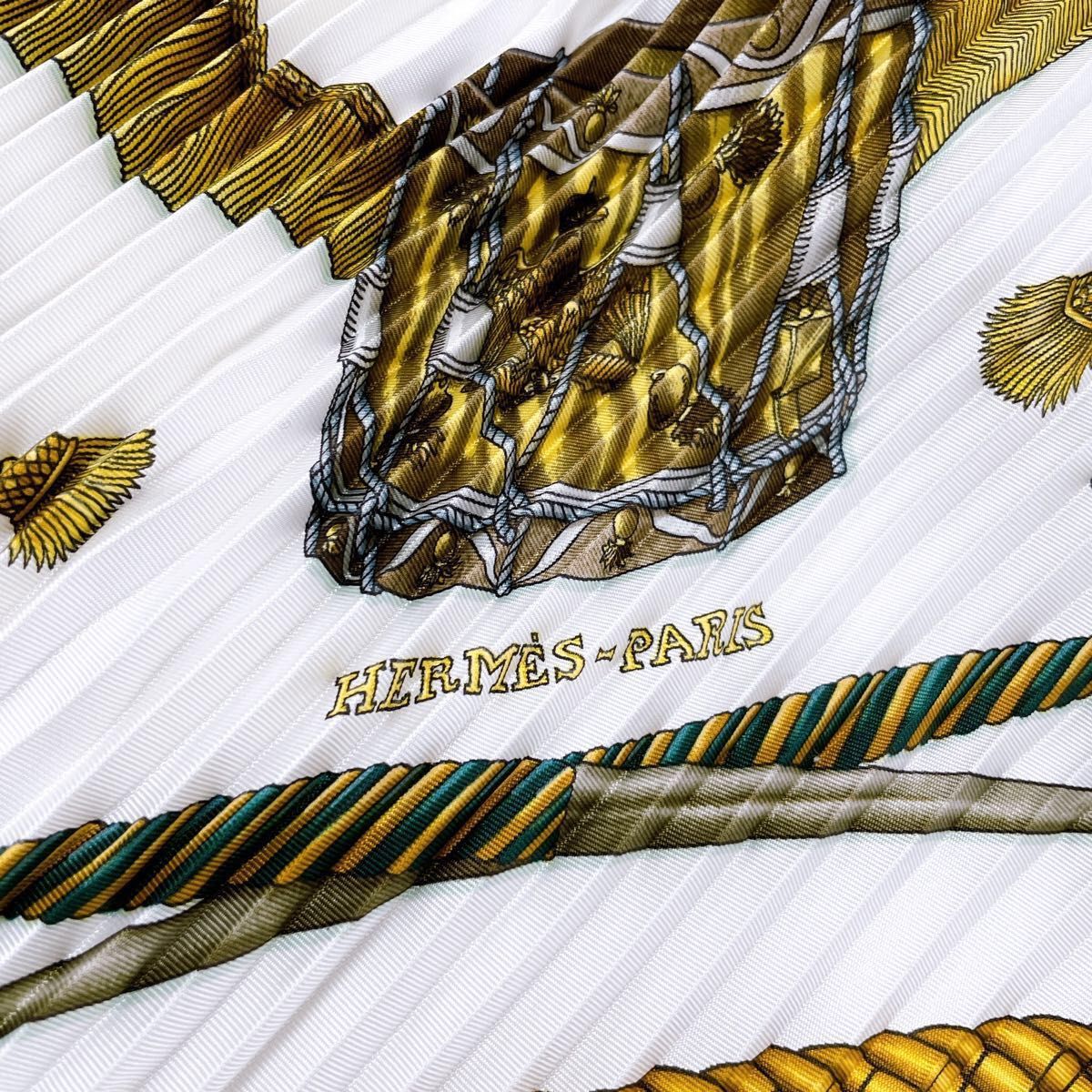 HERMES エルメス プリーツスカーフ タンブールの太鼓 LES HERMES エルメス プリーツスカーフ タンブールの太鼓 LES