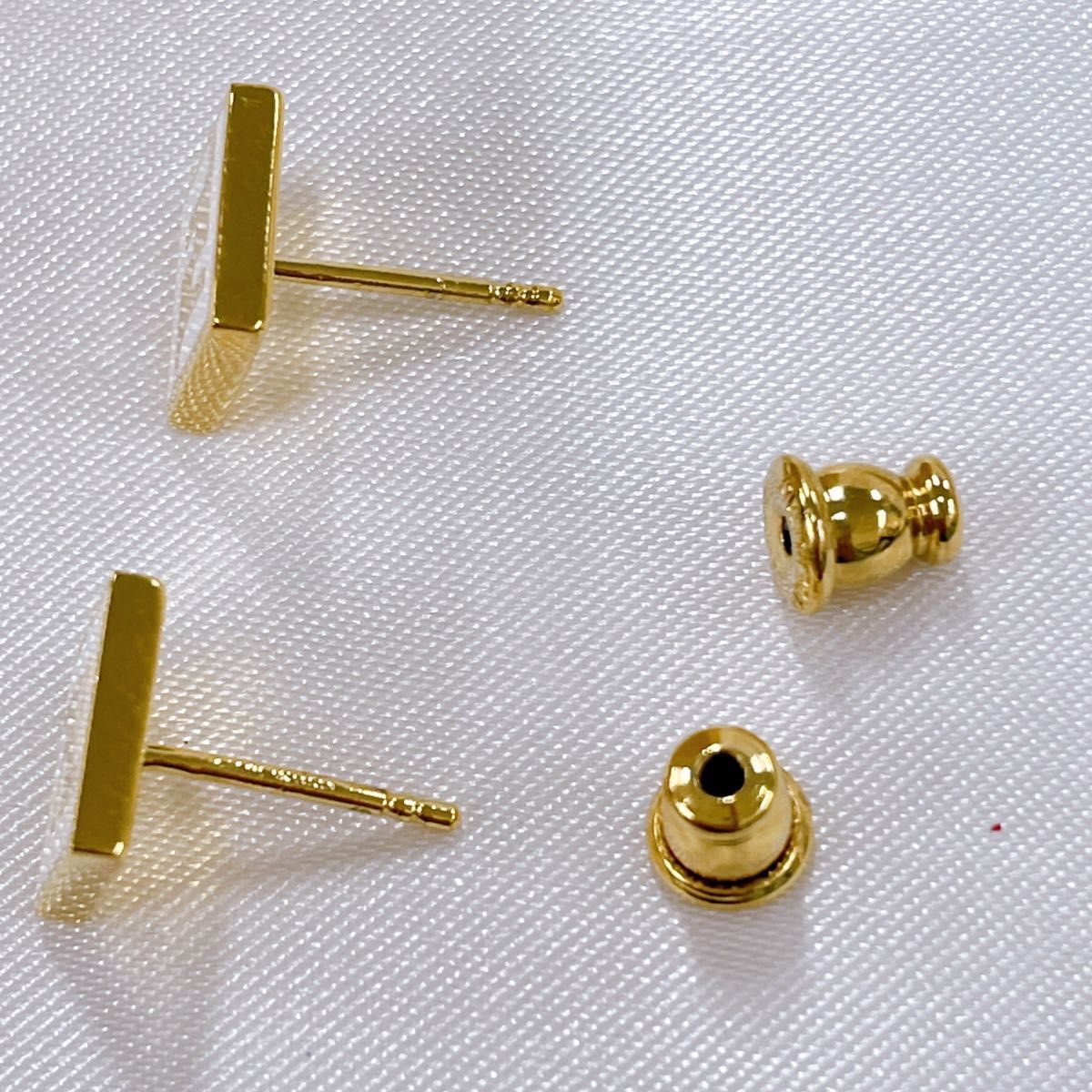 フェンディ ピアス フォーエバーフェンディ 8AH640 ホワイト フェンディ ピアス フォーエバーフェンディ 8AH640 ホワイト