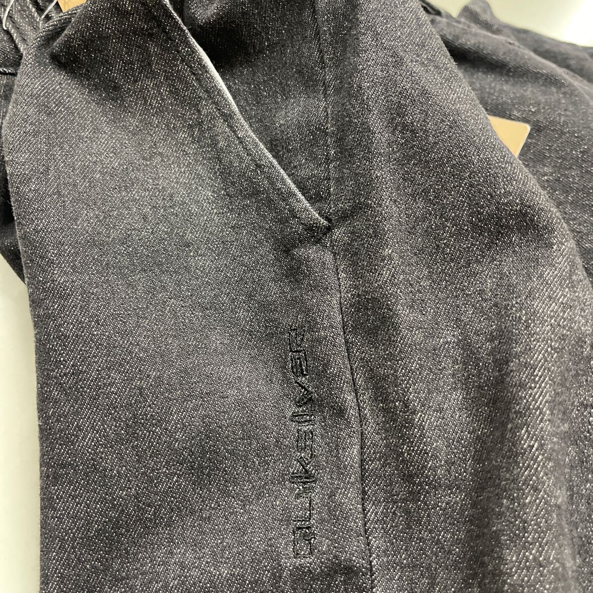 Quiksilver SURF2SKATE DENIM クイックシルバー ブラックデニム ジーンズ ストレッチ サーフ スケーター リラックスパンツ 未使用 Mサイズ_画像10