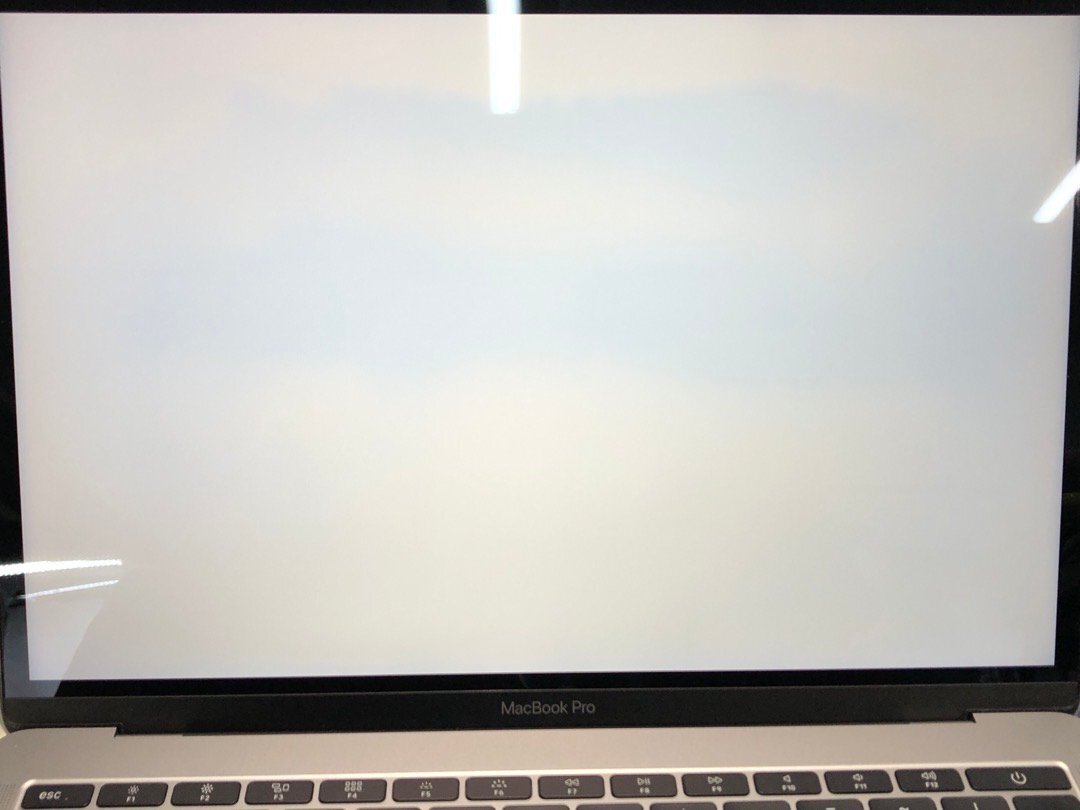 【Apple】MacBook Pro 13inch 2017 Two Thunderbolt 3 ports A1708 Corei7-7660U 16GB SSD512GB NVMe WEBカメラ OS13 中古Macの画像2