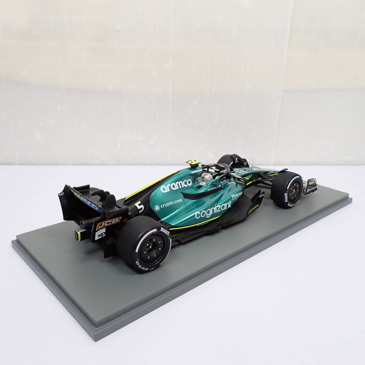 1/18 Aston Martin AMR22 #5 Abu Dhabi GP 2022 Last Race Sebastian Vettel アストンマーチン ミニカー Spark スパーク_画像9