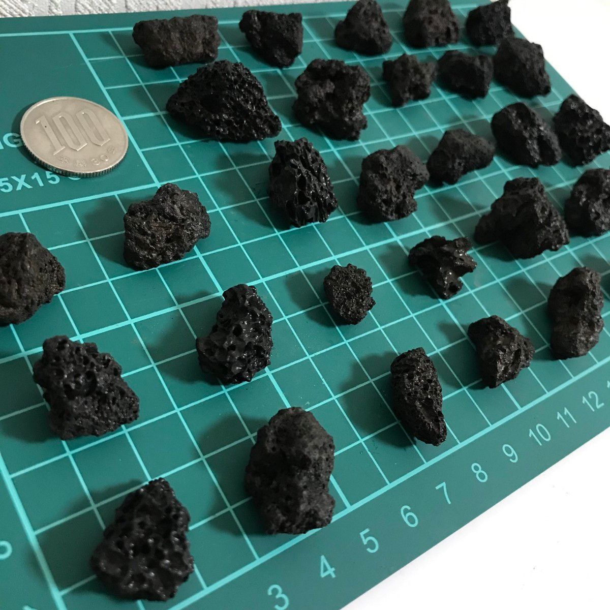 黒溶岩石 超小粒 900g アクアリウム　テラリウム　コゲリウム 水草 ADA