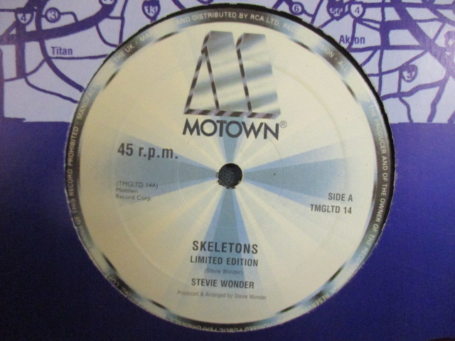 Stevie Wonder ： Skeletons 12'' c/w Free // 5点で送料無料_画像2