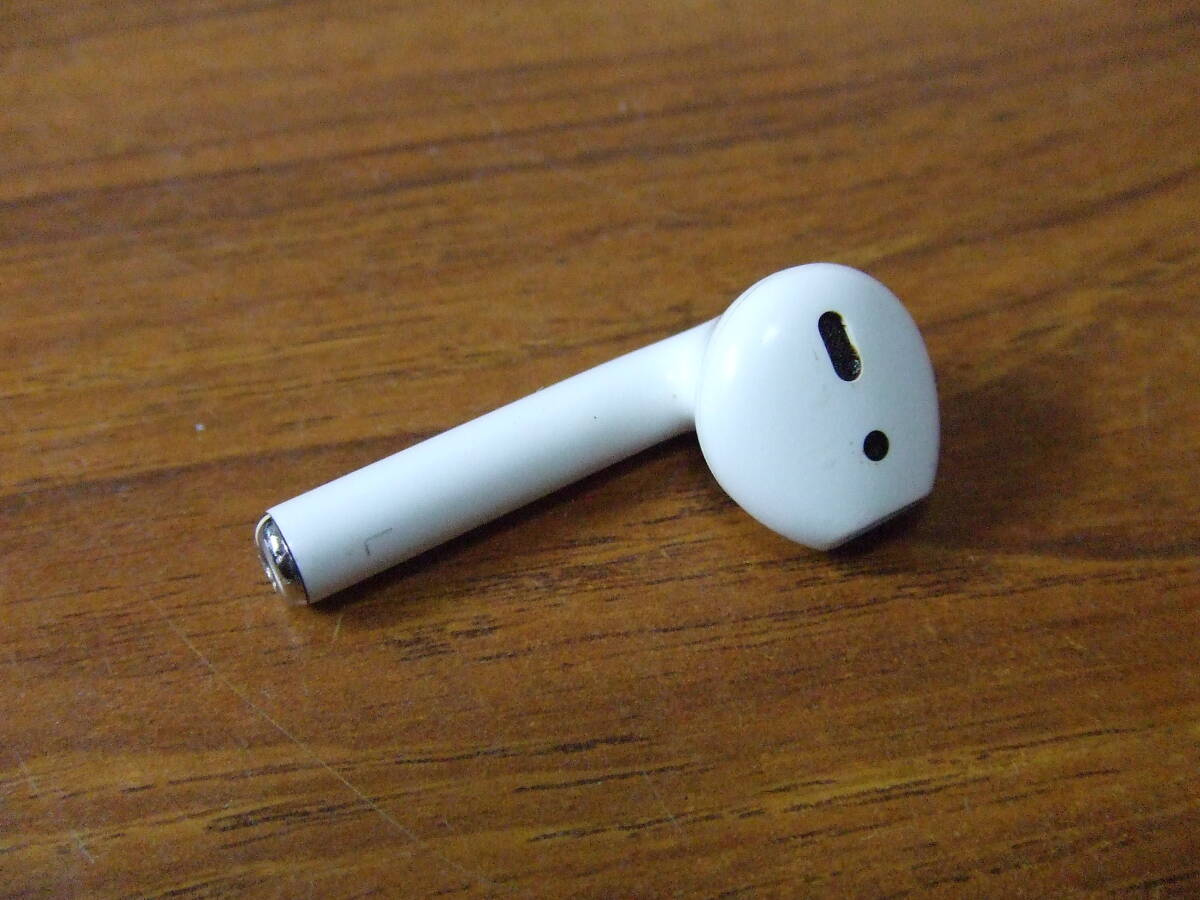 h635 Apple AIRPODS エアポッズ　イヤホンのみ　中古　未確認　ジャンク_画像4