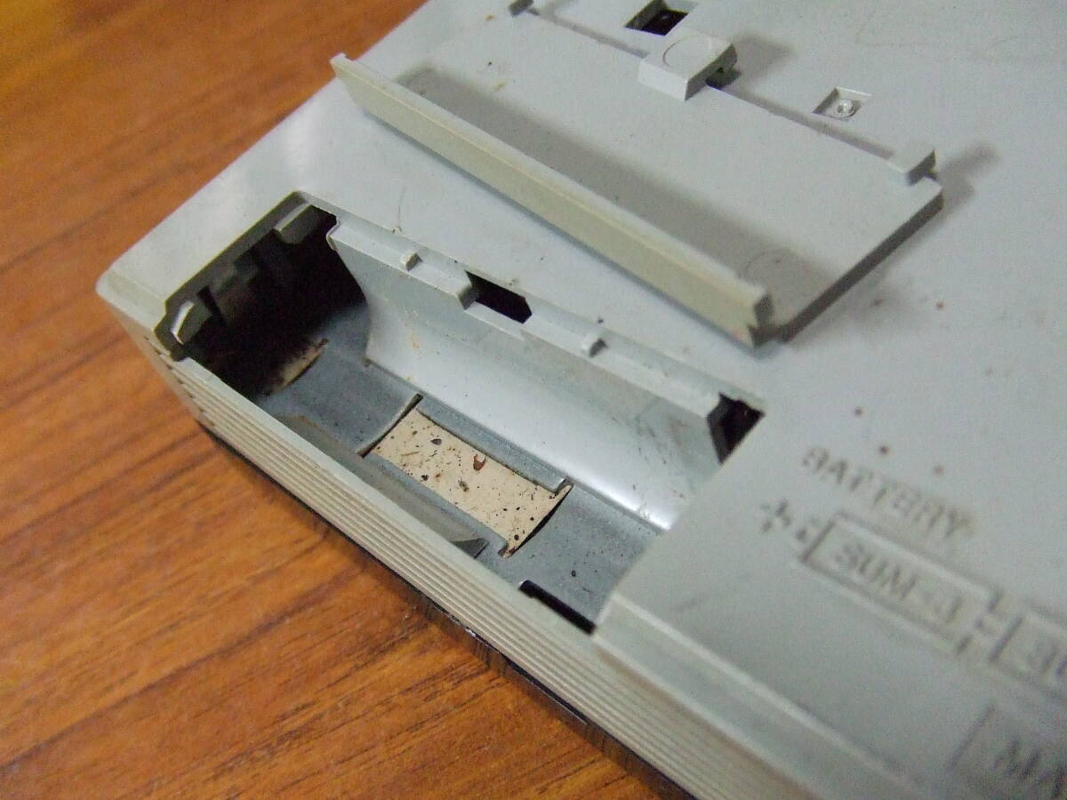 h680 DAINER JAPAN Md-11N ポータブルカセットプレーヤー 日本製 未確認　中古　本体　ジャンク_画像9