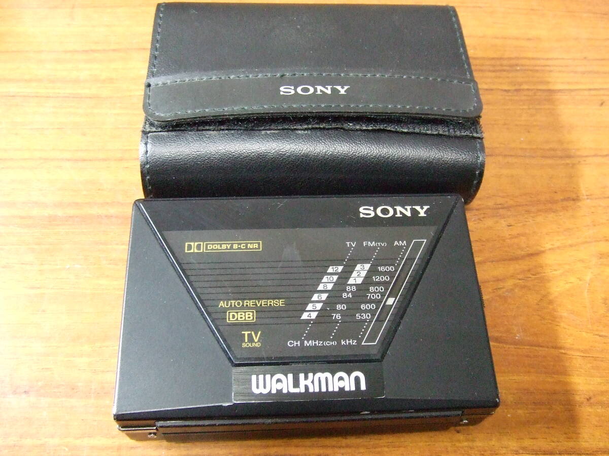 h667 SONY ソニー カセットウォークマン WM-F550C Dolby C 中古 未確認 本体 ジャンクの画像1