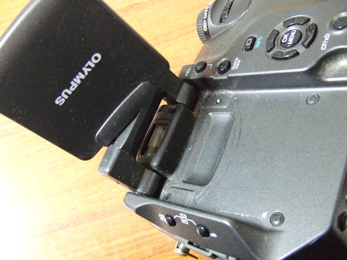 h749　コンパクトデジカメ OLYMPUS オリンパス CAMEDIA C-7070 ＷideZoom 本体　中古　未確認　ジャンク_画像9