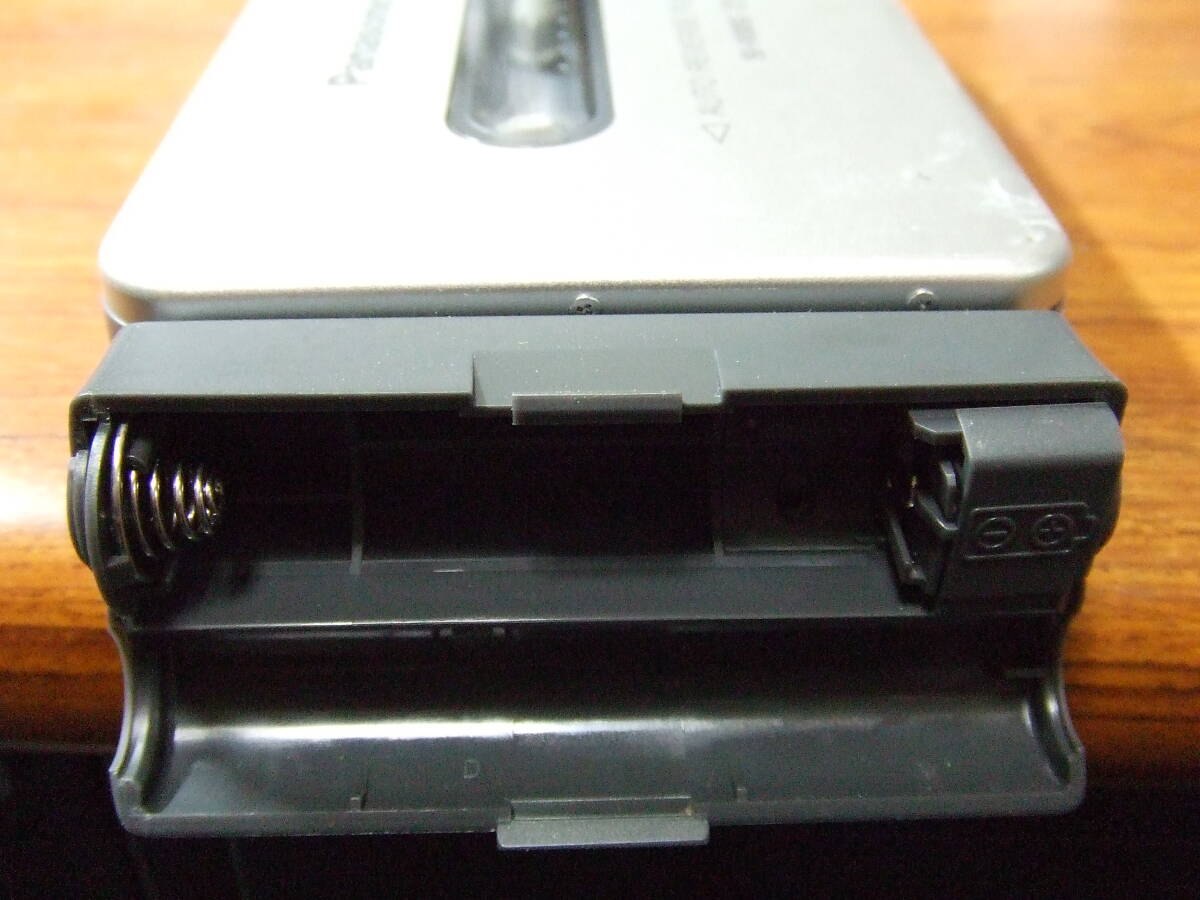 h818 Panasonic/パナソニック ポータブルカセットプレーヤー RQ-SX35 本体 中古　未確認 ジャンク_画像6