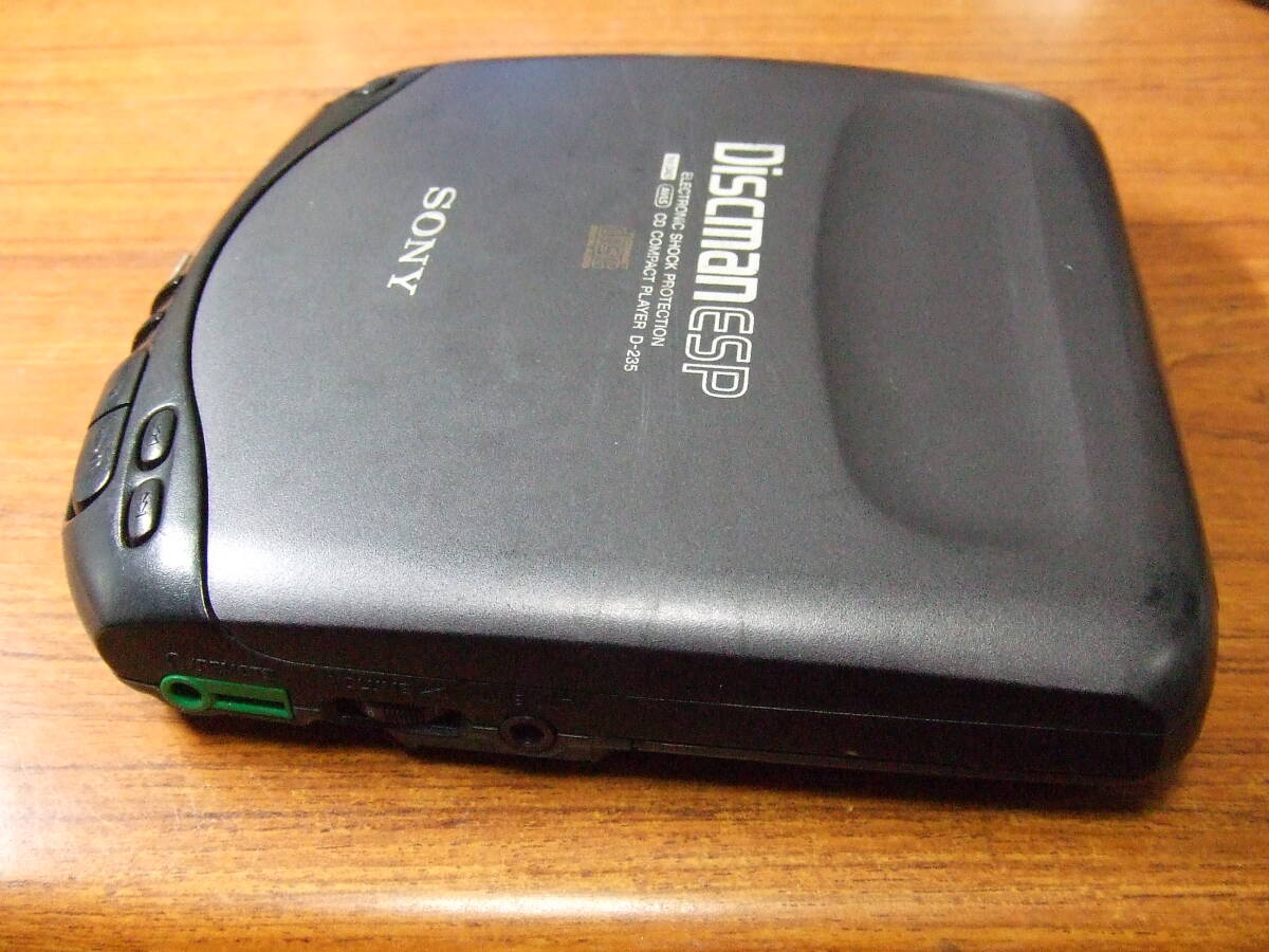 h835 SONY CDウォークマン　DISCMAN/ディスクマン D-235 本体 ソニー　中古　本体　再生OK　難あり_画像4