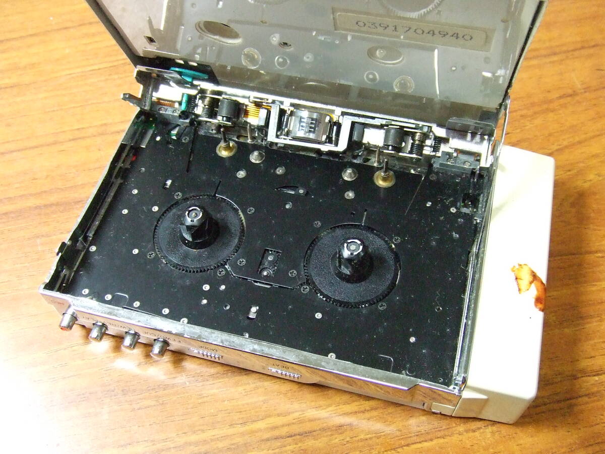 h957 SANYO/サンヨー ポータブルカセットプレーヤー JJ-R5 カセットレコーダー 本体 中古　未確認 ジャンク_画像10