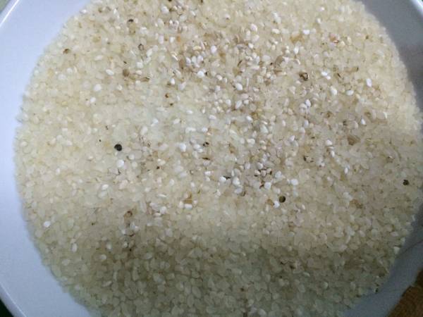 「全国的にくず米が不足高騰」Ｄ-1 うるち砕米　鳥餌　20kg(10kg×2) 関東、北陸、中部、近畿のみ定額発送_画像1