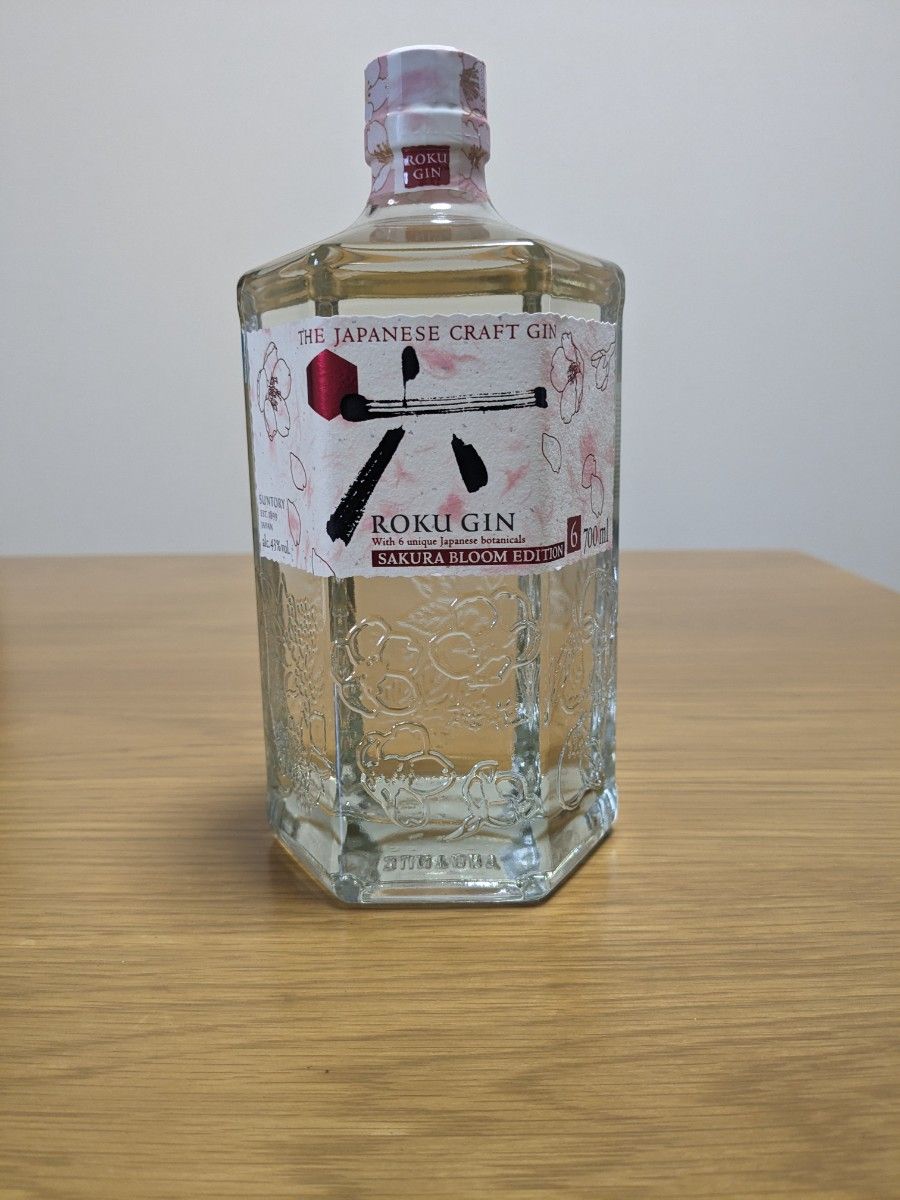 【激レアジン】六ジン　桜 クラフトジン  SUNTORY