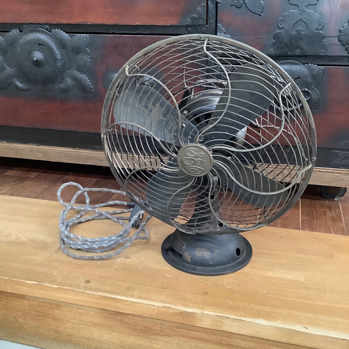  old electric fan Shibaura SHIBAURA ( Junk ) Showa Retro antique electric fan iron feather 4 sheets wings 