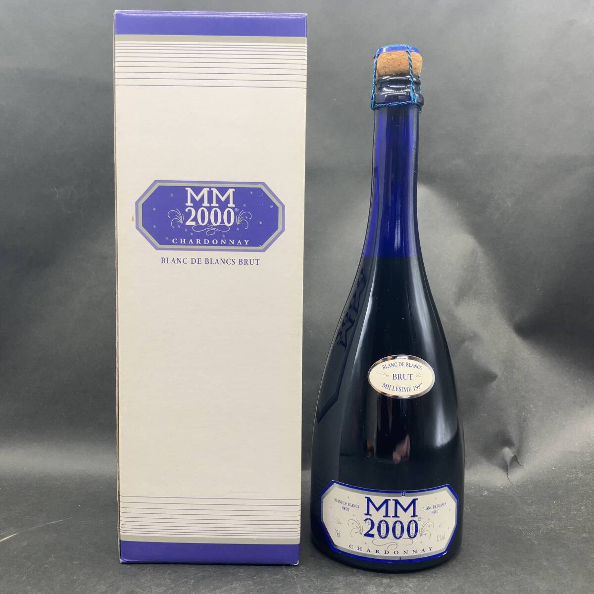 e-17553 【未開栓/古酒】 スパークリングワイン 果実酒 BRUT MILLESIME 1997 MM2000 容量 750ml 12% トラベラーの画像1