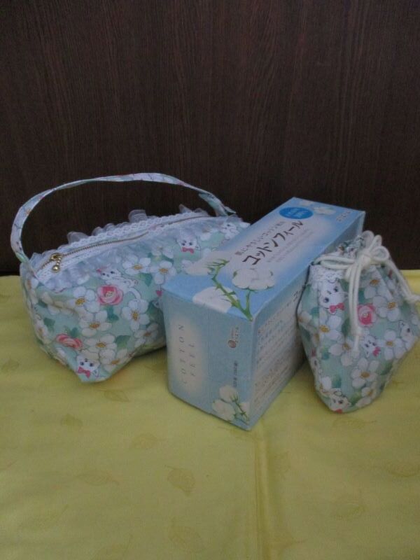 ハンドメイド 　ボックス型ポーチ＆巾着2点セット　　ライムグリーン系　お花とねこ柄　_画像4