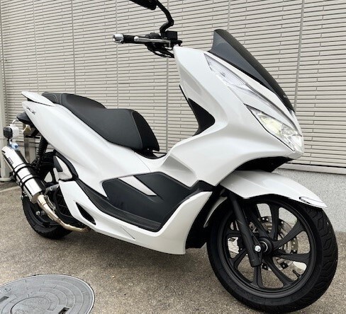 新車同様 超美品 2020年式 令和２年式 無事故 無転倒 低走行 実走308Km HONDA ホンダ PCX125 JF81 パールジャスミンホワイト カスタムの画像10