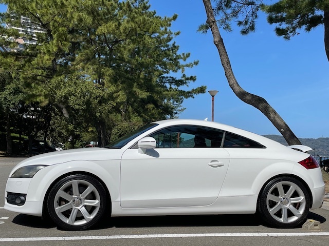 希少！AUDI・TTクーペ/3.2クワトロ！！レザーパッケージ自然吸気V6エンジン/250馬力・ゴルフR32同型エンジン☆赤革シート・シートヒーター_画像3