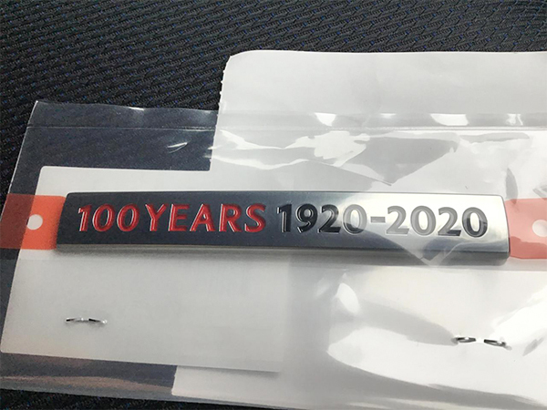 新品 未使用 100YEARS マツダ100周年 オーナメント エンブレム 1920-2020 MX-30 CX-3 CX-5 CX-8 CX-30 ロードスター ND ND5RC RF MAZDA3の画像1