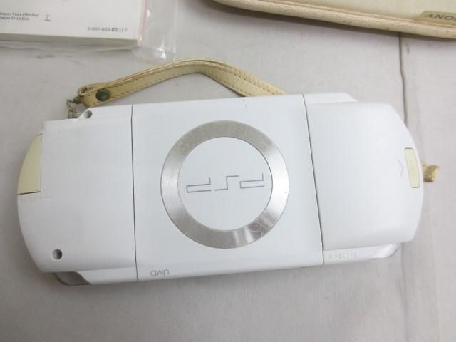 【同梱可】訳あり ゲーム PSP 本体 PSP1000 ジャンク品 ホワイト バッテリー無し 箱 充電ケーブル 等 グッズセット_画像9