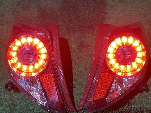 Vitz NCP131 ヴィッツRS 純正 テールランプ 左右セット LED KOITO 52-239 ★NSP130/NSP135/KSP130_画像2