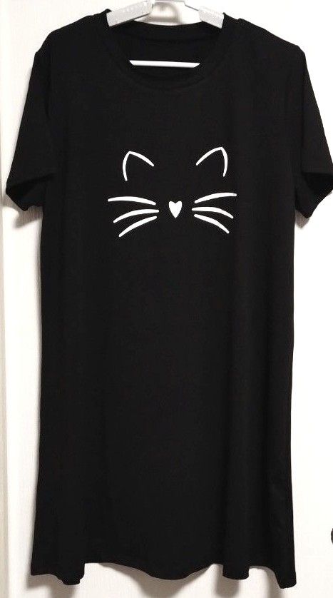 半袖 Tシャツ　ワンピース　Tシャツワンピ ロングワンピース　猫　プリント　猫フェイス　クルーネック　 黒 ブラック　膝上丈　Ｌ