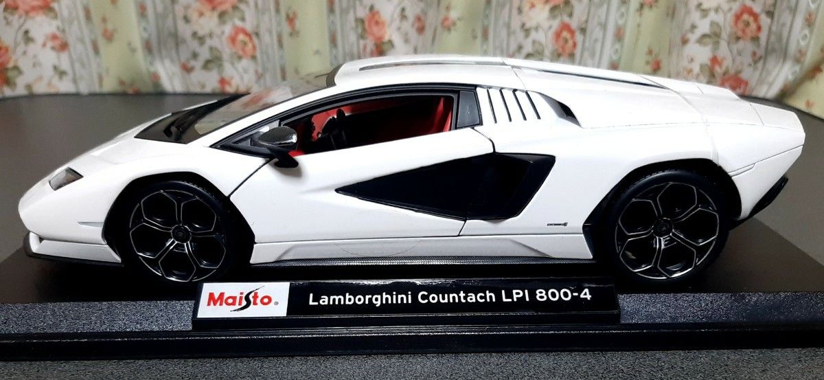 ランボルギーニ   Countach  LPI 800-4  1/18  マイスト  新品未使用