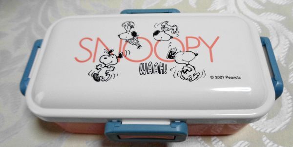 * Snoopy ^^! anti-bacterial * dishwasher correspondence four point lock lunch box white & pink 