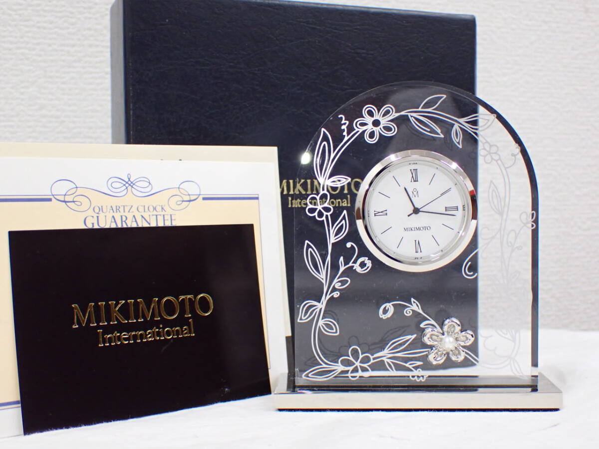 UH1579《1円》《電池交換済》《美品》ミキモト MIKIMOTO クオーツクロック 置き時計 アーチ形 箱・保証書付の画像1