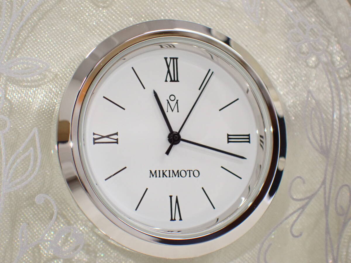 UH1579《1円》《電池交換済》《美品》ミキモト MIKIMOTO クオーツクロック 置き時計 アーチ形 箱・保証書付の画像3