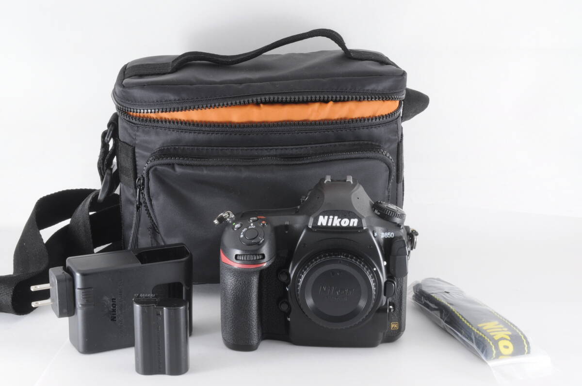 Nikon (ニコン) D850 ボディ Hakubaカメラバッグ付き 【おまけ Nikon (ニコン) D850 ボディ Hakubaカメラバッグ付き 【おまけ