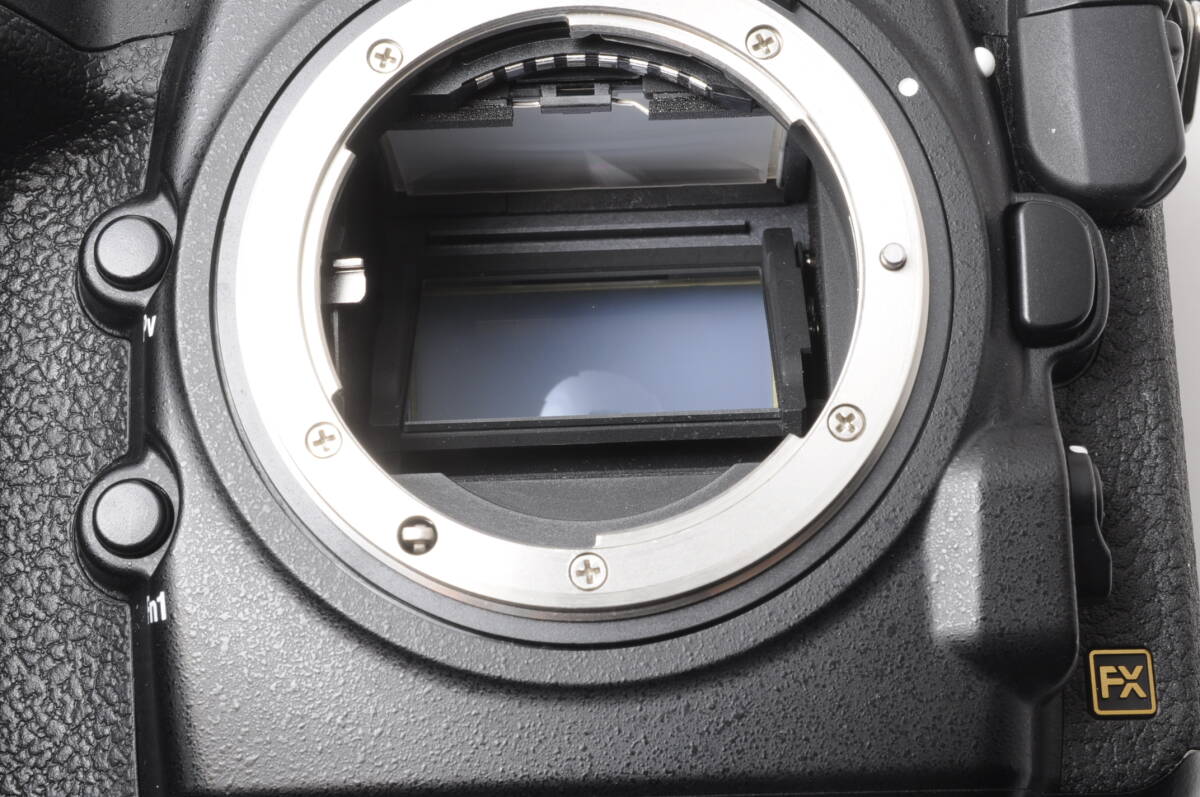 Nikon (ニコン) D850 ボディ Hakubaカメラバッグ付き 【おまけ Nikon (ニコン) D850 ボディ Hakubaカメラバッグ付き 【おまけ