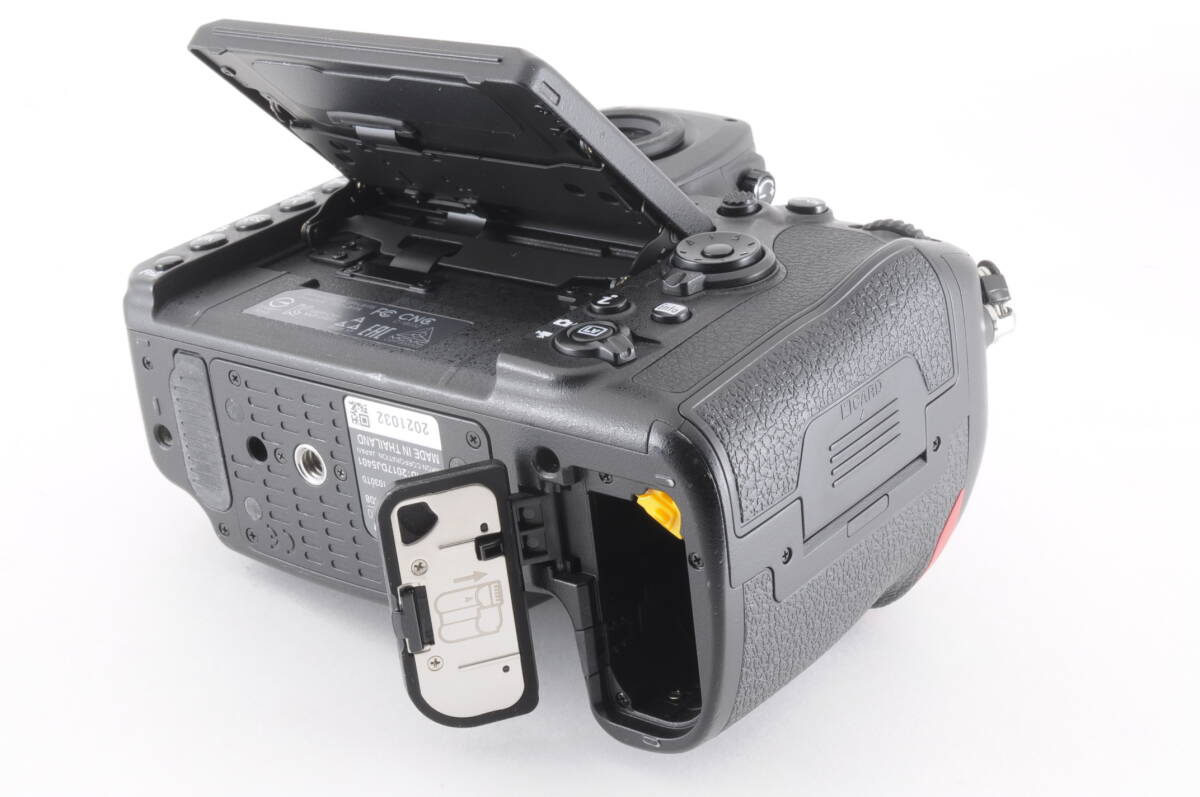 Nikon (ニコン) D850 ボディ Hakubaカメラバッグ付き 【おまけ Nikon (ニコン) D850 ボディ Hakubaカメラバッグ付き 【おまけ