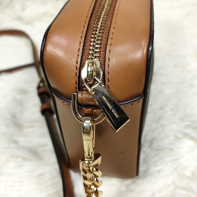 美品 MICHAEL KORS マイケルコース ショルダーバッグ MKシグネチャー PVC レザー タッセル チェーン 斜め掛け カメラバッグ ブラウン系 