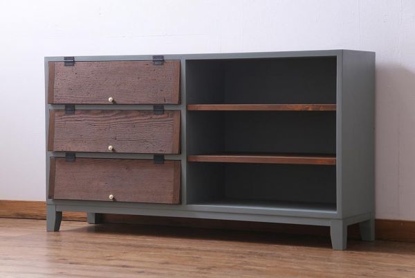 R-034333 リメイク ペイント家具 脚付き 明治期の松材が味わい深い