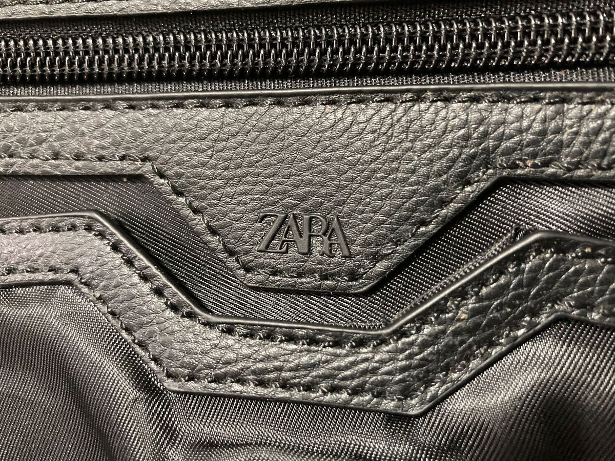 ZARA ザラ バック　ジャンク品　取手部分壊れてます　iPadを入れて使用 クラッチバッグ ポーチ 黒 セカンドバッグ