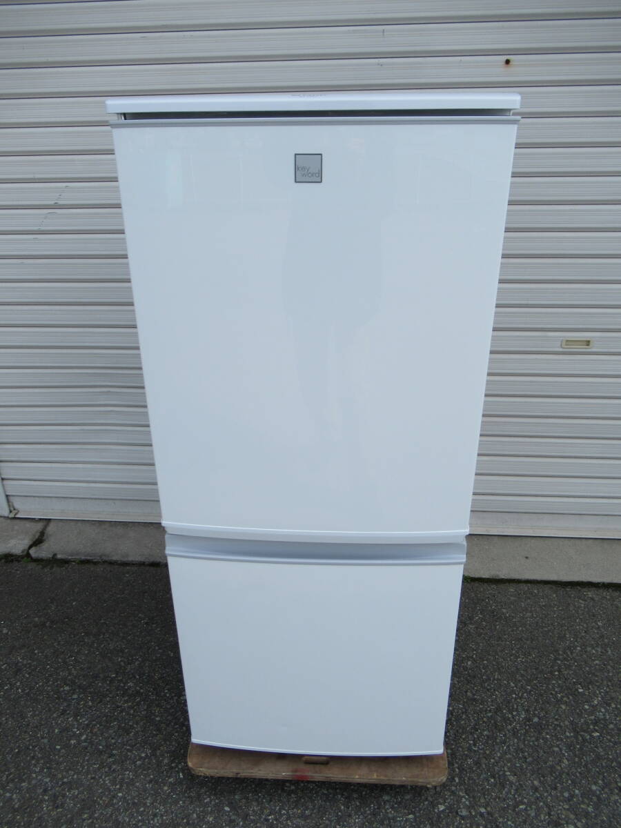 シャープ冷凍冷蔵庫SJ-14E7  ２０２０年 １３７L  美品 左開き 右開き変更可 兵庫県加古川市より１００Km 以内の方は送料無料です。の画像2