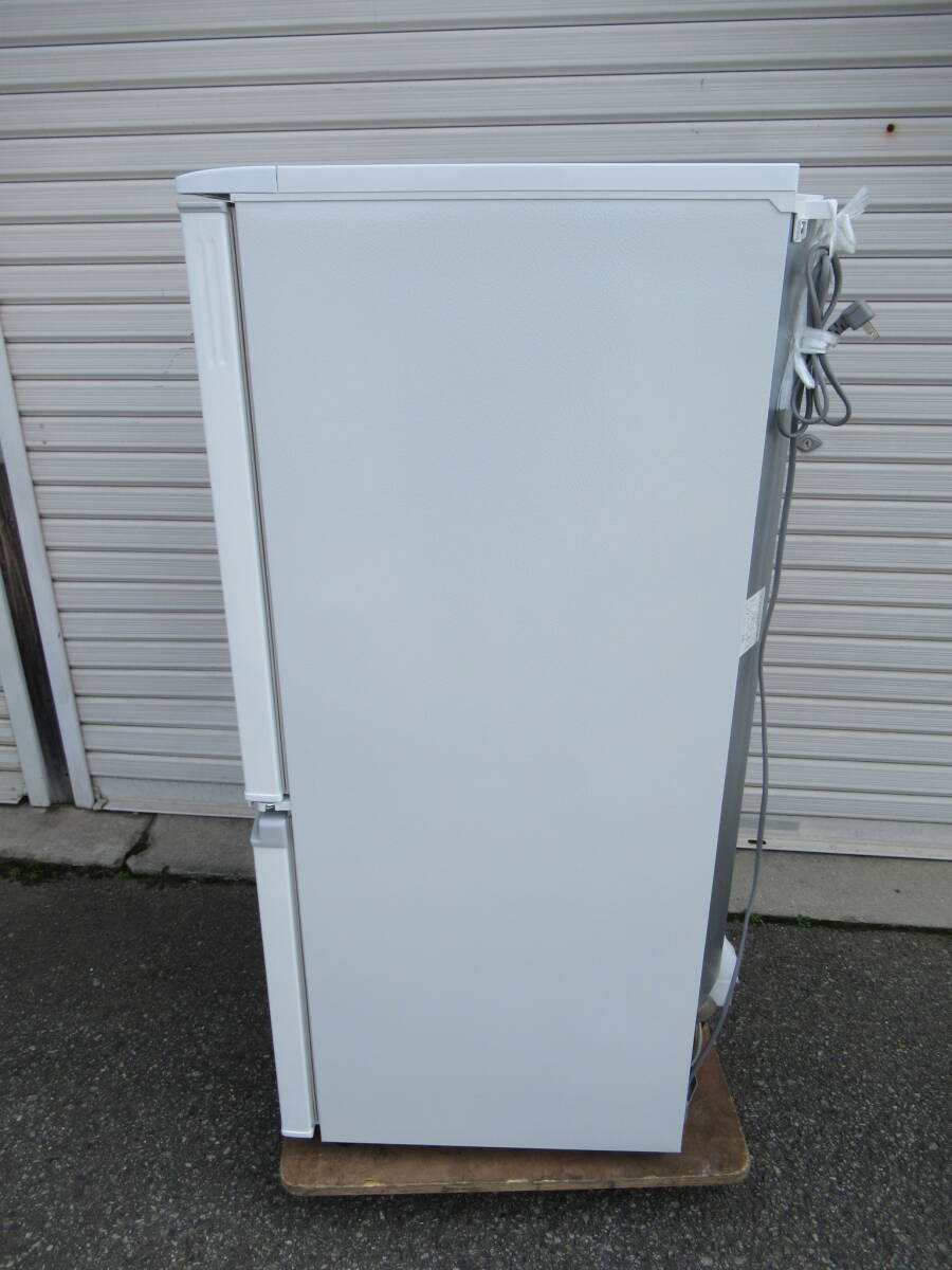 シャープ冷凍冷蔵庫SJ-14E7  ２０２０年 １３７L  美品 左開き 右開き変更可 兵庫県加古川市より１００Km 以内の方は送料無料です。の画像6