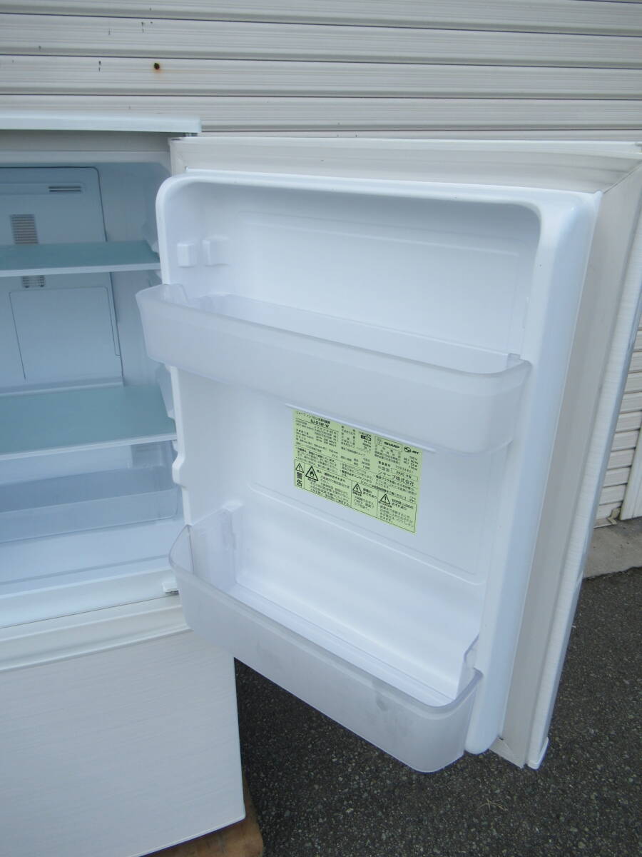 シャープ冷凍冷蔵庫SJ-D１４F-W 　２０２０年　１３７L 　美品　ひょうごけんかこがわしより１００Km以内の方は送料無料です。_画像4