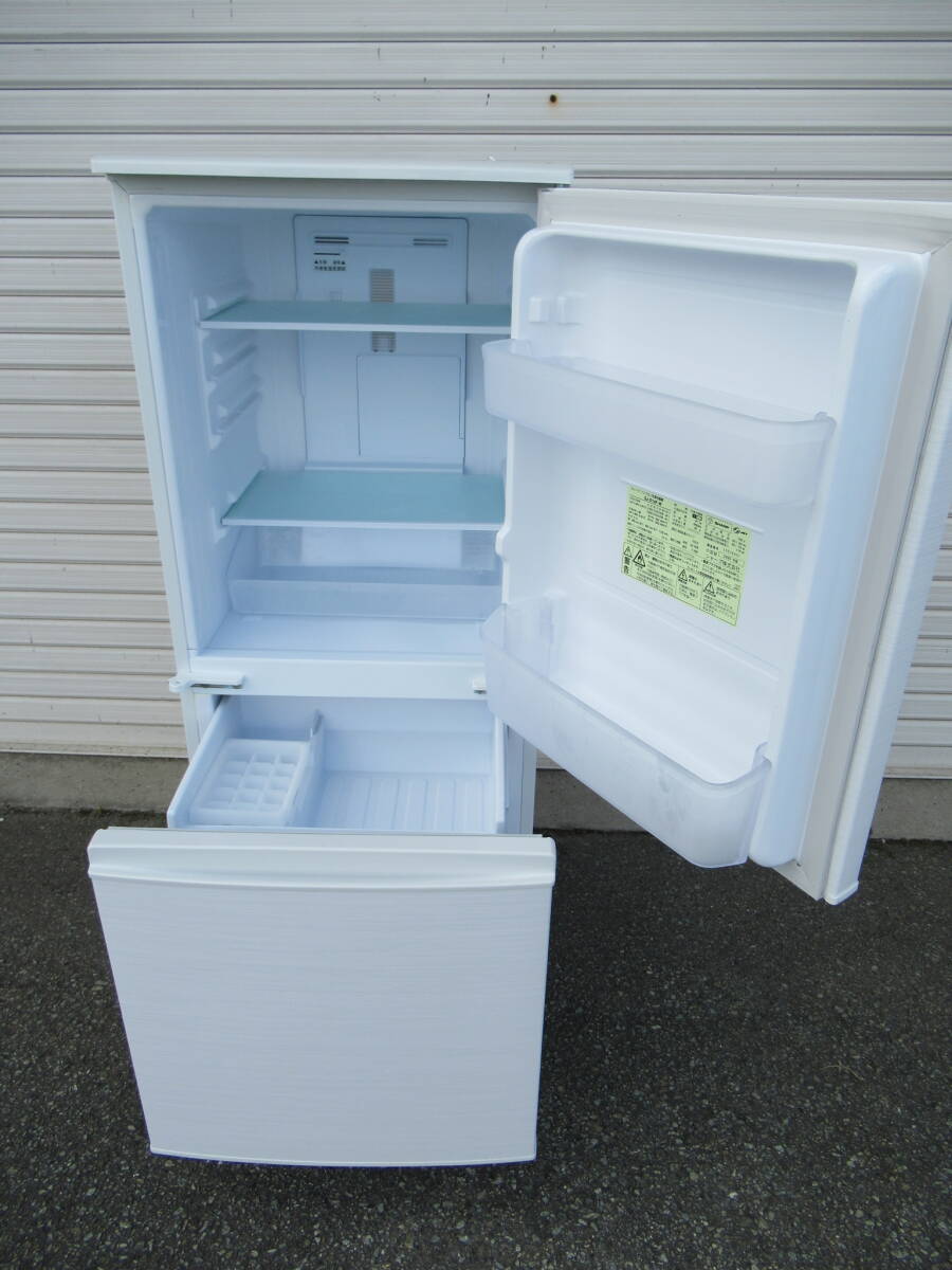 シャープ冷凍冷蔵庫SJ-D１４F-W 　２０２０年　１３７L 　美品　ひょうごけんかこがわしより１００Km以内の方は送料無料です。_画像9