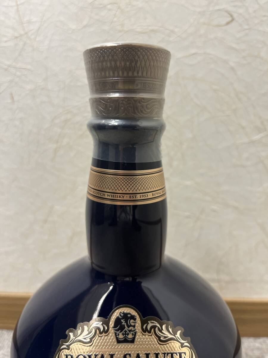 【RSA-2474】【1円～】ROYAL SALUTE ロイヤルサルート 21年 陶器ボトル ウイスキー 700ml 40% アンティーク プレミア レア物 箱付き 保管品_画像5