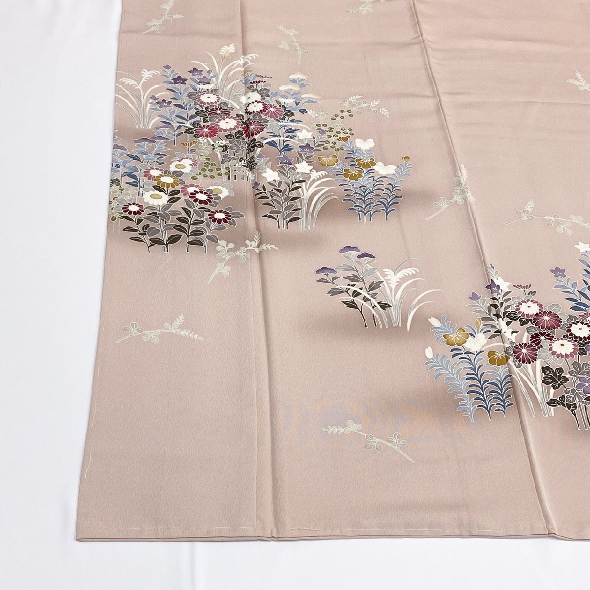 着物月花　作家物　友禅　刺繍　品のある花　訪問着　未使用品　正絹　共八掛　一つ紋　ki1024_画像2