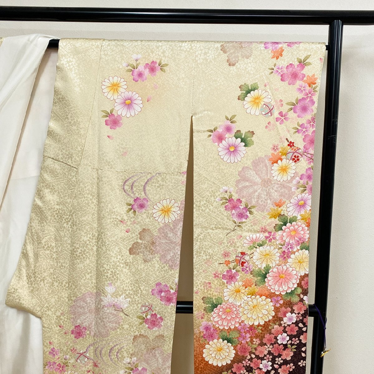  kimono month flower embroidery possible .. flower long-sleeved kimono silk gold thread ki1157
