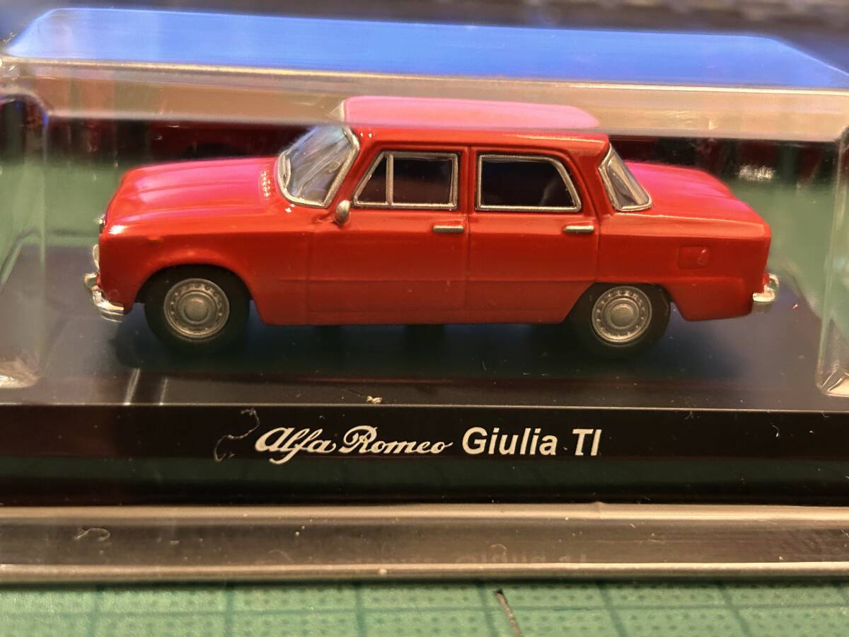 【貴重品・当時物】1/64 京商 アルファロメオ ミニカーコレクション Giulia TI ジュリア レッド Alfa Romeoの画像2