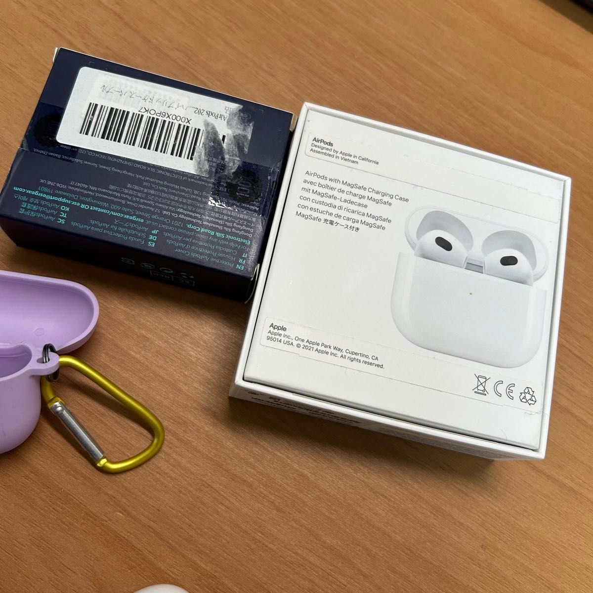 APPLE AirPods 第3世代　MME73J/A WHITE シリコンケースつき　ESR