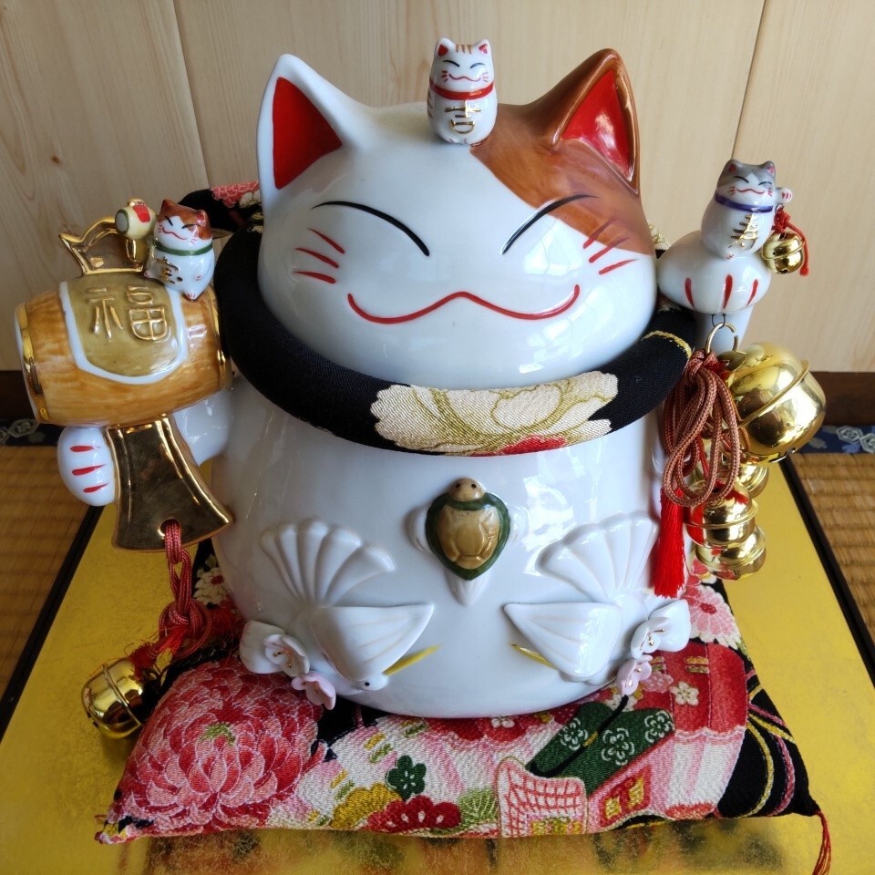 # cat . road comfort . head office pedestal zabuton attaching * large maneki-neko # better fortune quotient ... savings box thousand customer ten thousand ... thing 