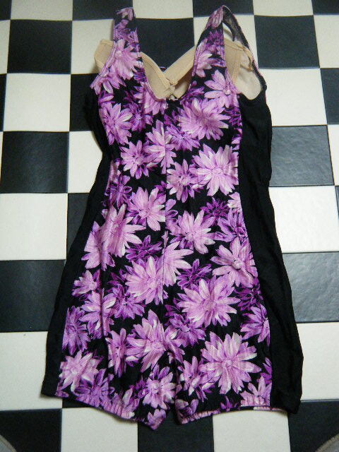 サンエオリジン 女性水着オールインワン サイズ11L D5621 黒ピンク花柄 ハーフジップの画像2