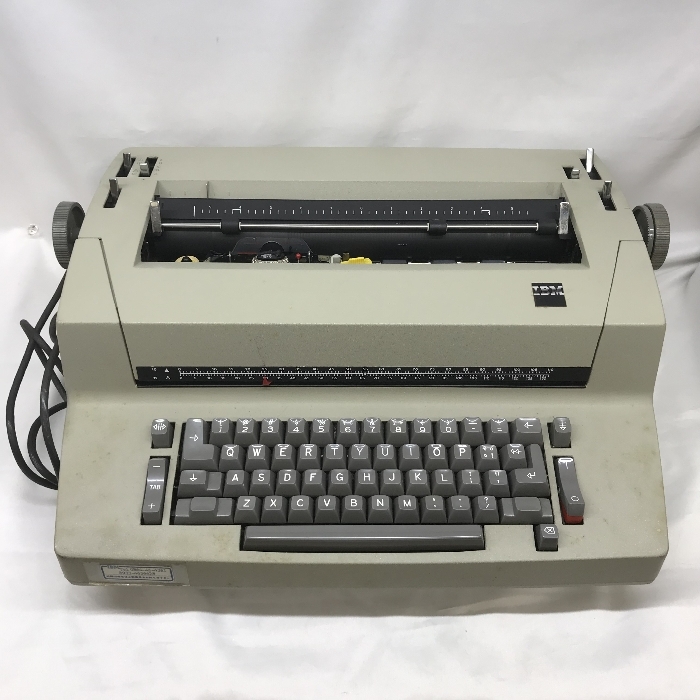 ジャンク品 IBM モデル 82C 電動タイプライター 日本アイ・ビー・エム インテリア レトロ アンティークの画像2